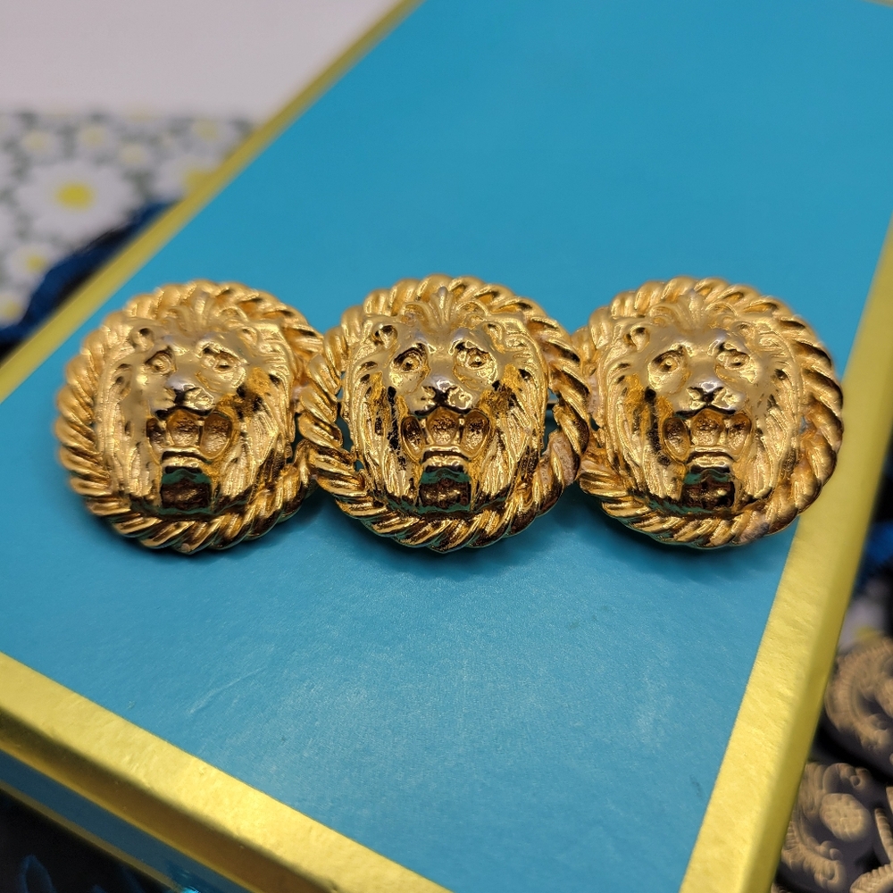 Gold Lion Head Brooch